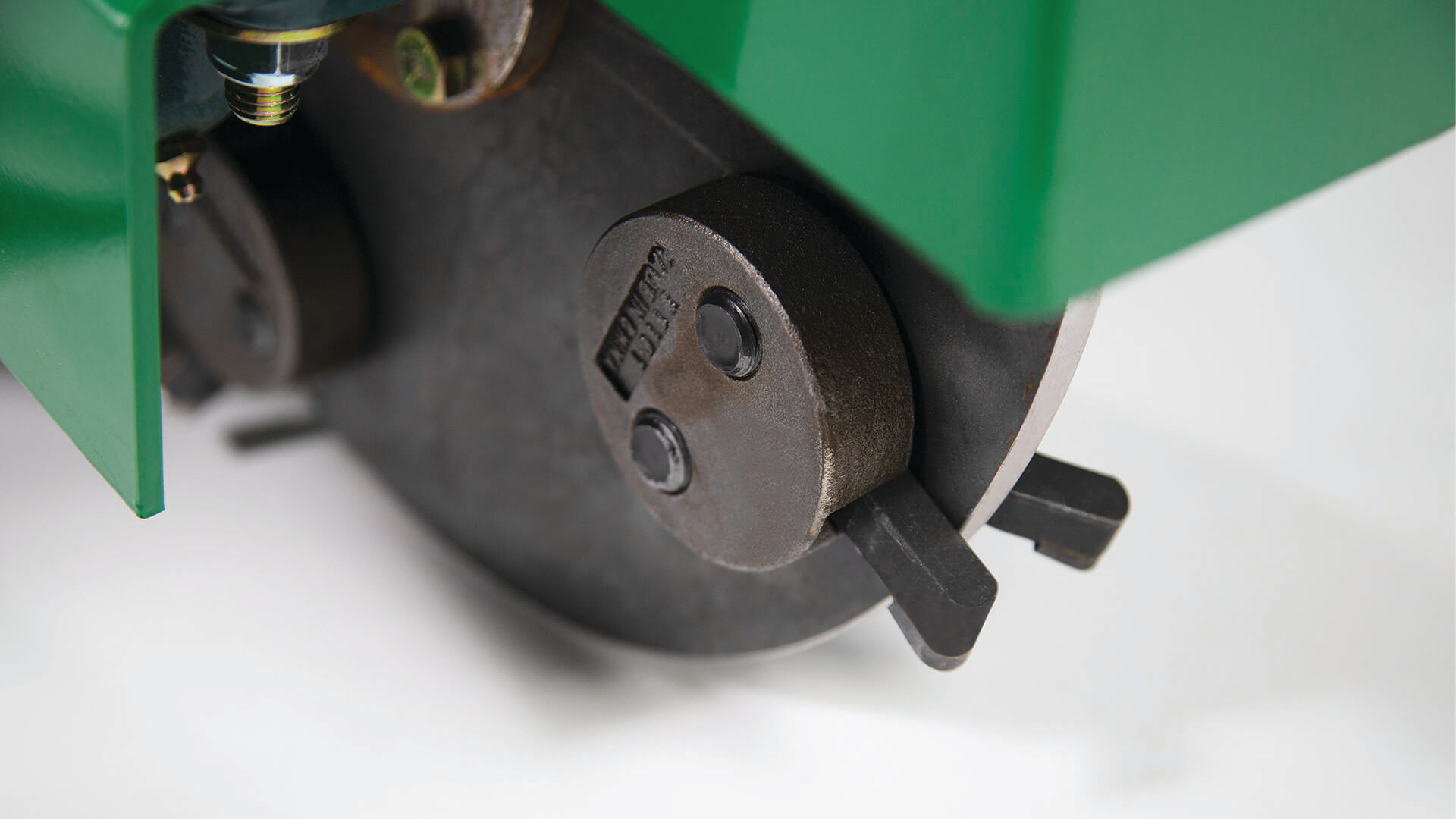 Eight Carbide Cutting Teeth